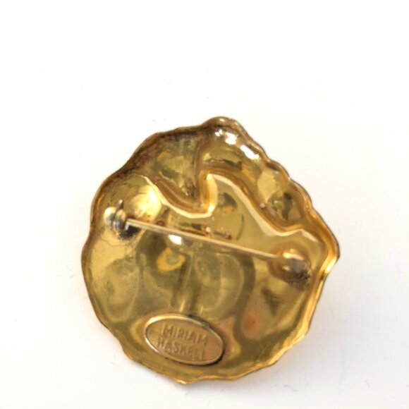 Miriam Haskell Oyster Pin with Pearl - Picture 2 of 2